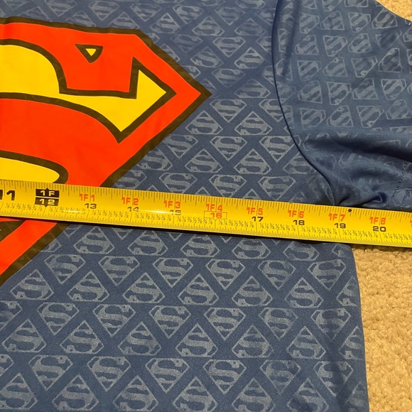 Superman T-Shirt - Picture 8 of 9